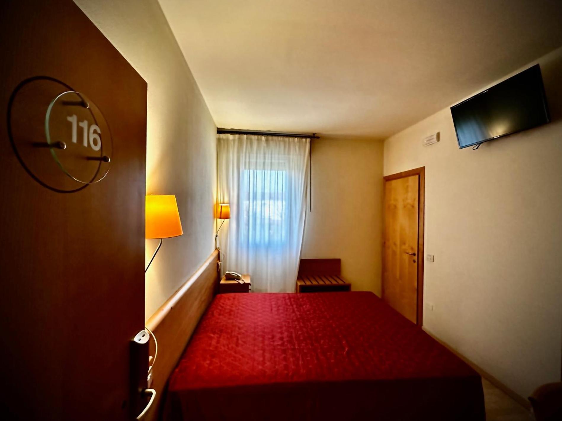 Hotel Ponte Molo Porto Tolle Exterior foto